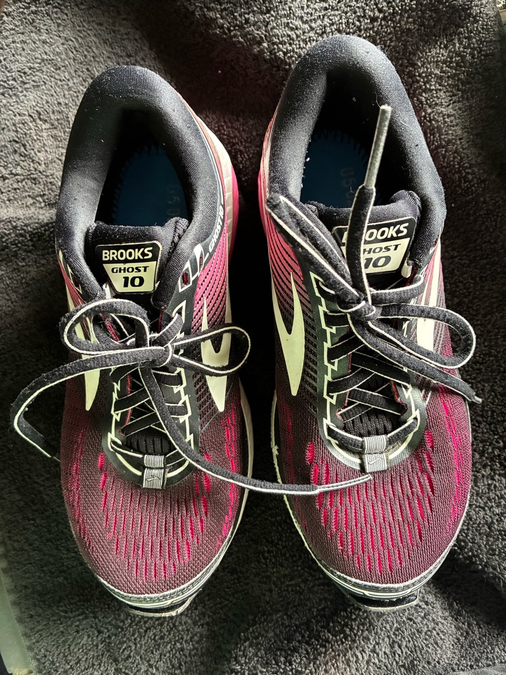 Brooks Ghost 10 DNA Women's Running Shoes - Burgundy with Black netting over red